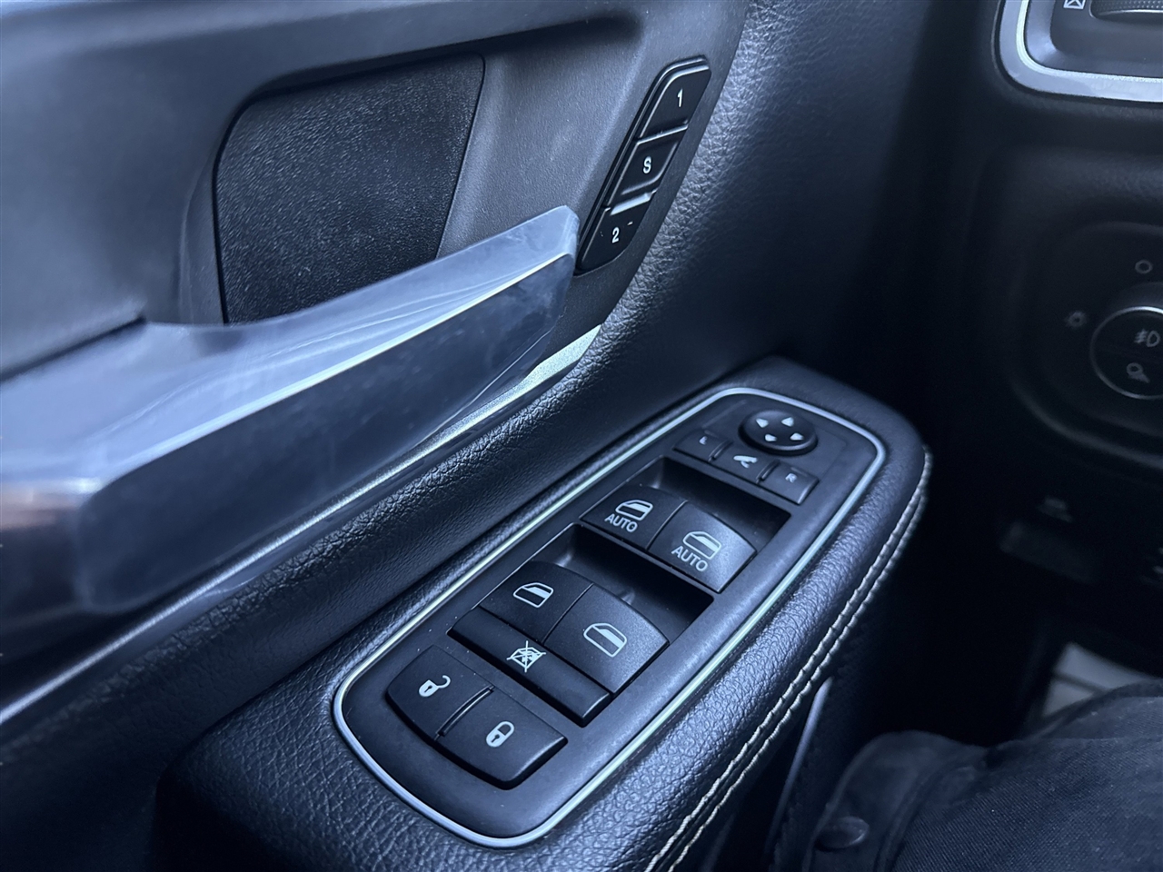 RAM 1500 Laramie 4x4 Crew Cab 5'7" Box 2020