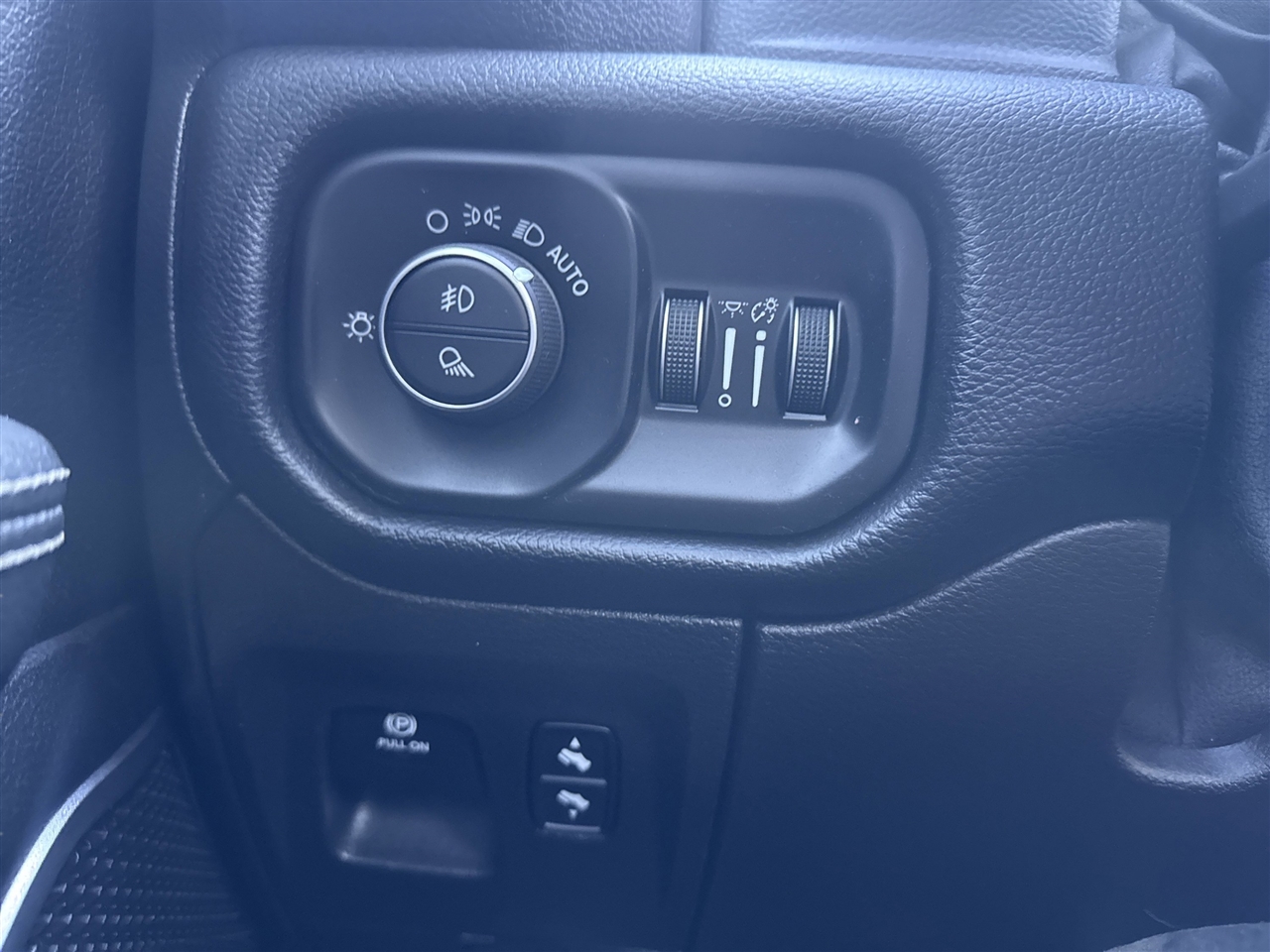 RAM 1500 Laramie 4x4 Crew Cab 5'7" Box 2020