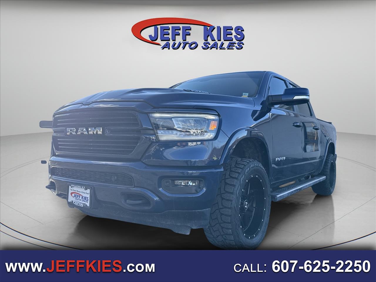 2020 RAM 1500 Laramie 4x4 Crew Cab 5'7" Box