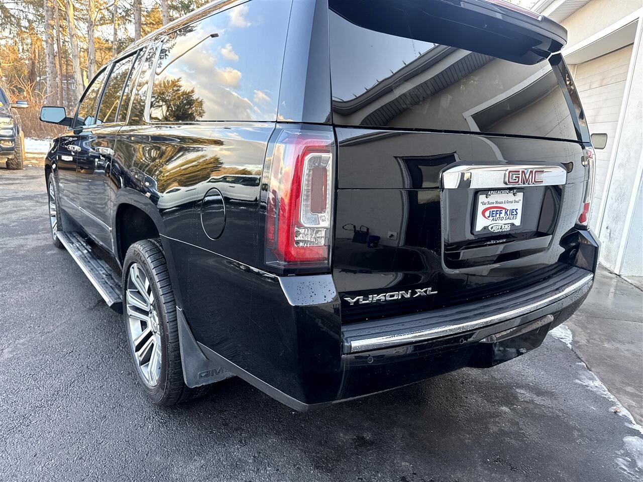 GMC Yukon XL 4WD 4dr Denali 2018