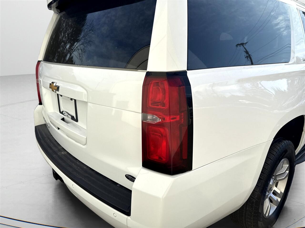 Chevrolet Suburban 4WD 4dr 1500 LT 2019