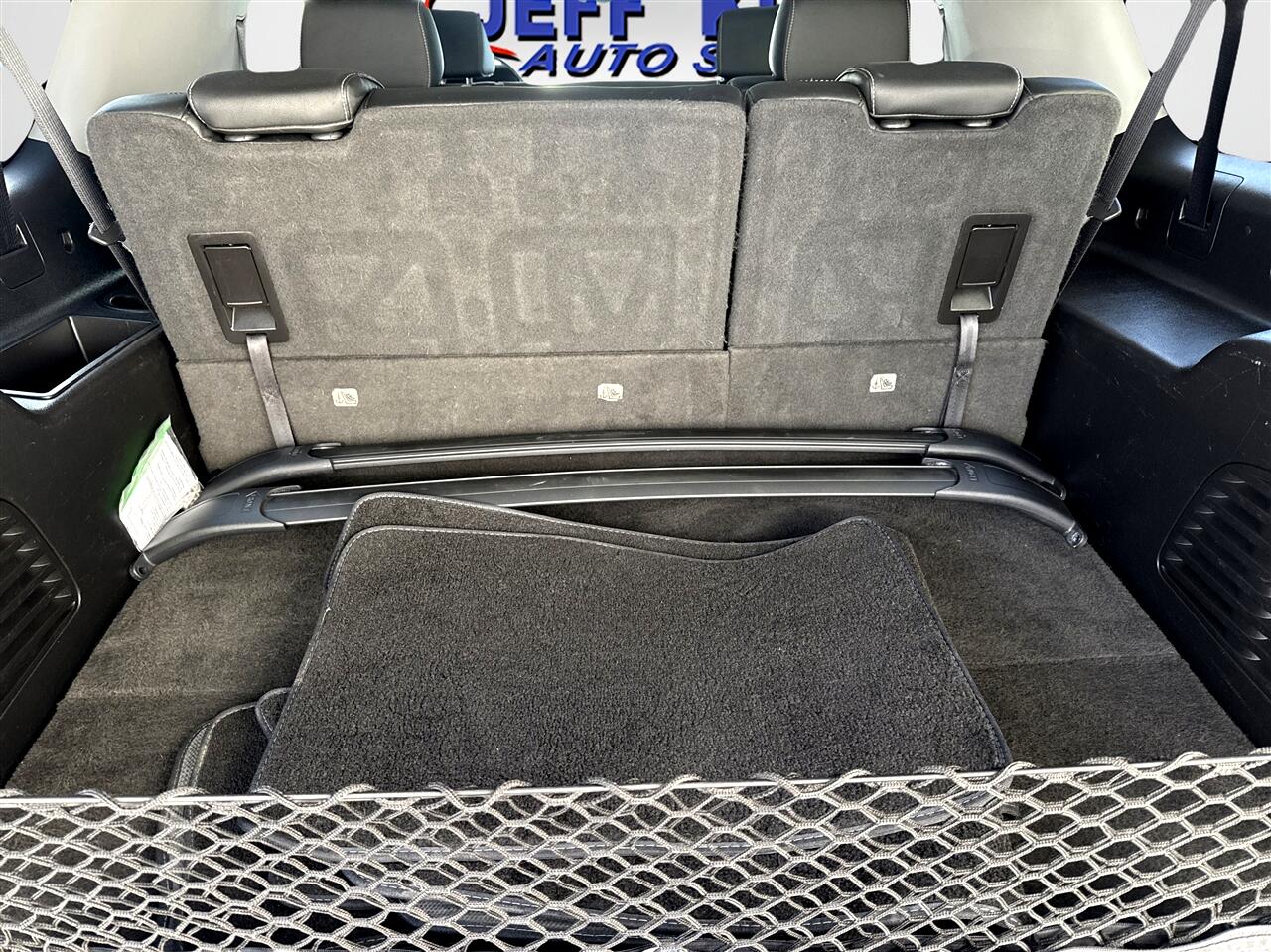 Chevrolet Suburban 4WD 4dr 1500 LT 2019