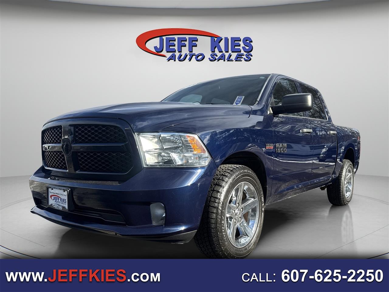 2014 RAM 1500 4WD Crew Cab 140.5" Express