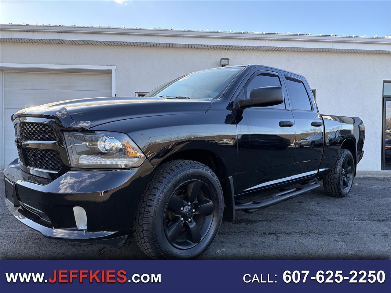 2014 RAM 1500 4WD Quad Cab 140.5" Express