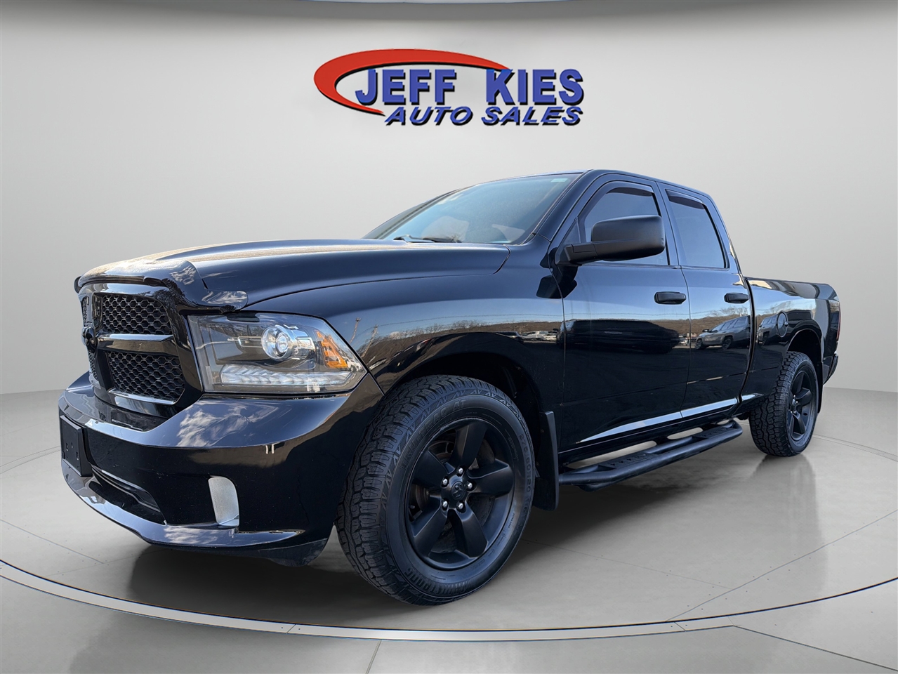 2014 RAM 1500 4WD Quad Cab 140.5" Express