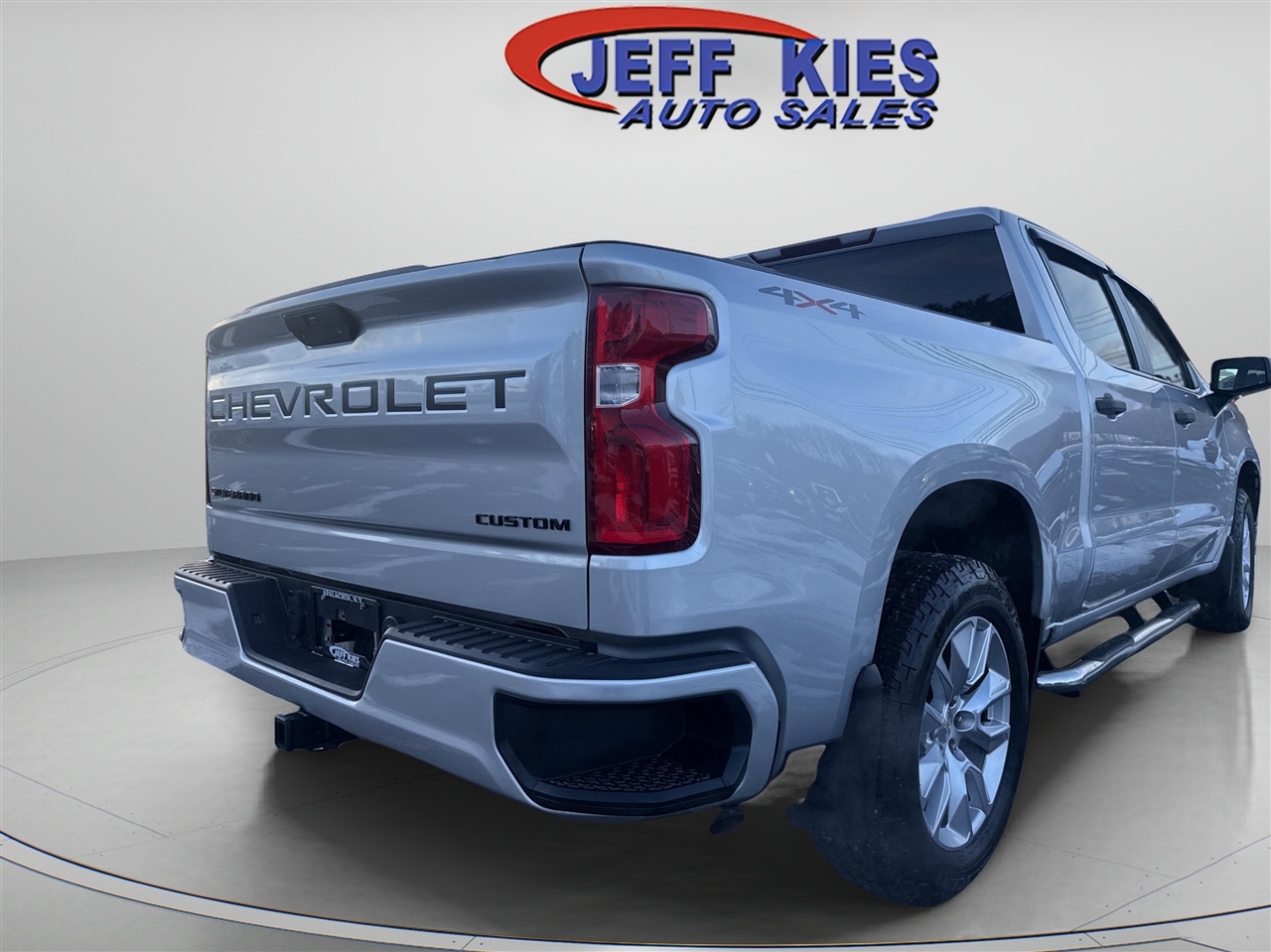 Chevrolet Silverado 1500 4WD Crew Cab 147" Custom 2021