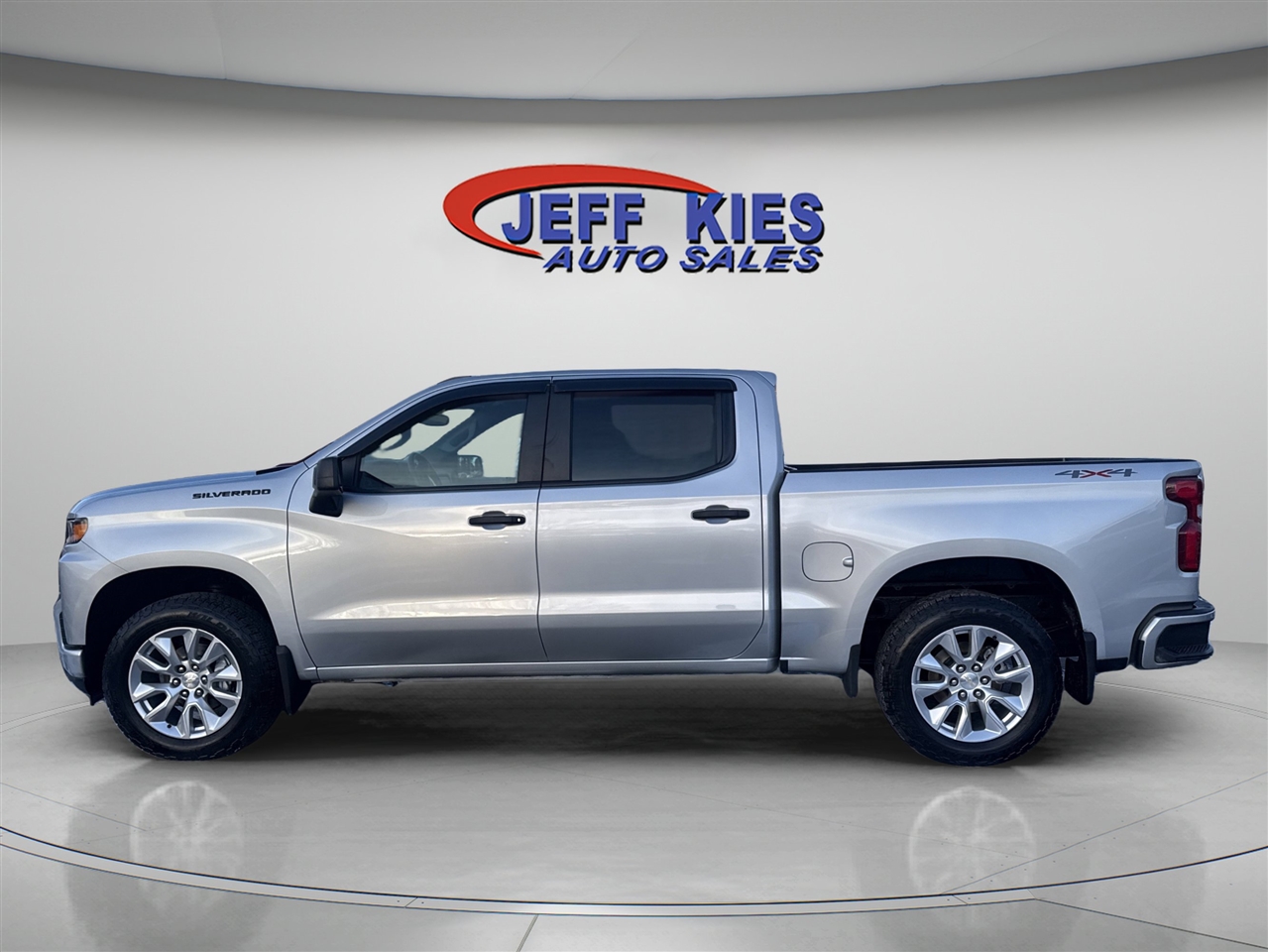 Chevrolet Silverado 1500 4WD Crew Cab 147" Custom 2021