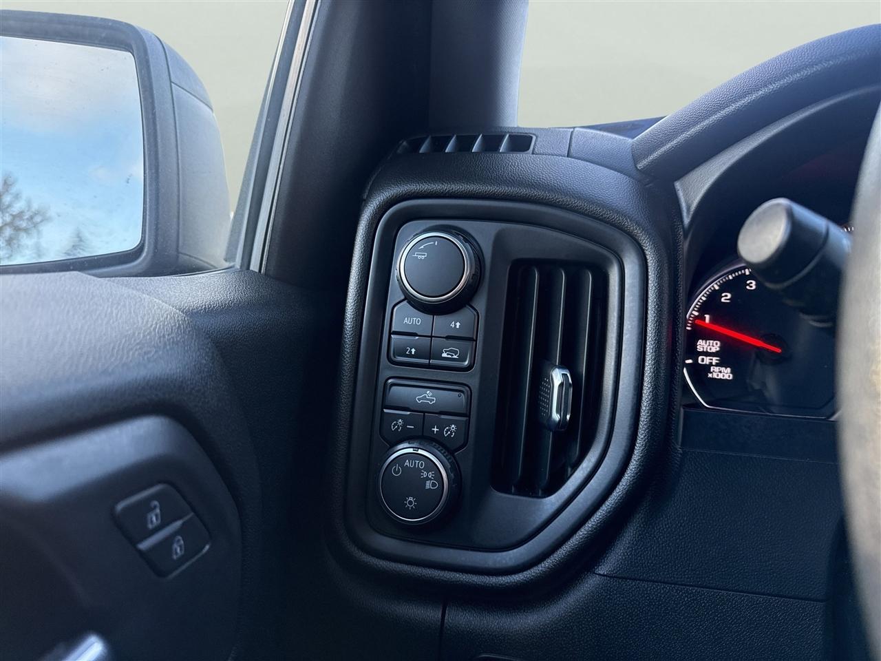 Chevrolet Silverado 1500 4WD Crew Cab 147" Custom 2021