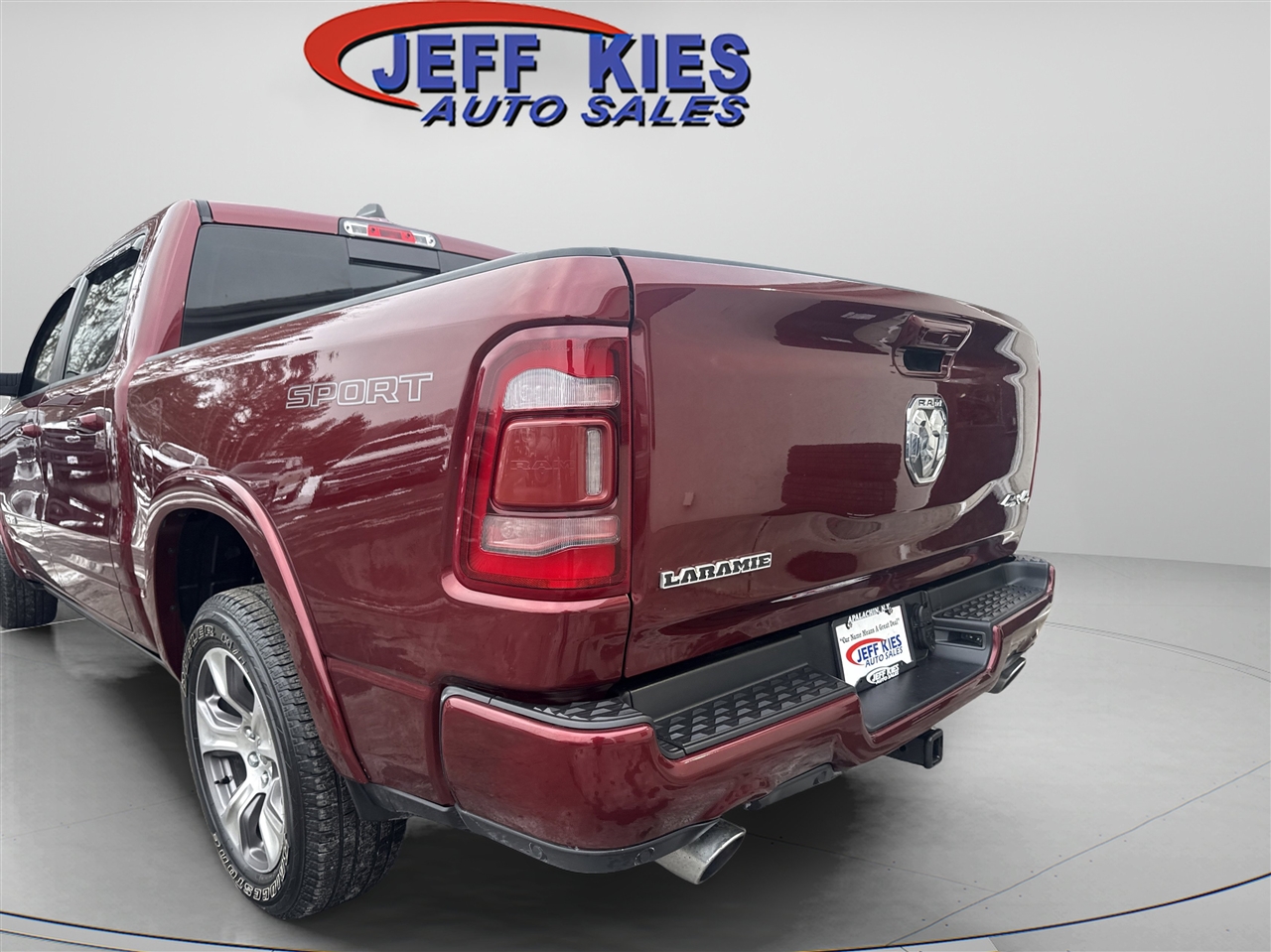 RAM 1500 Laramie 4x4 Crew Cab 5'7" Box 2020