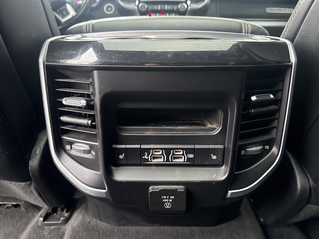 RAM 1500 Laramie 4x4 Crew Cab 5'7" Box 2020