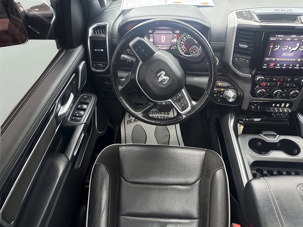 RAM 1500 Laramie 4x4 Crew Cab 5'7" Box 2020