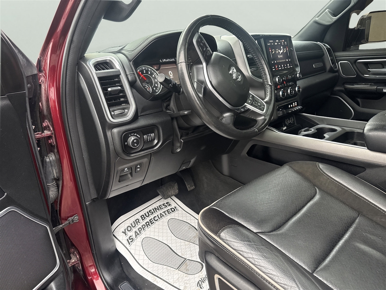 RAM 1500 Laramie 4x4 Crew Cab 5'7" Box 2020