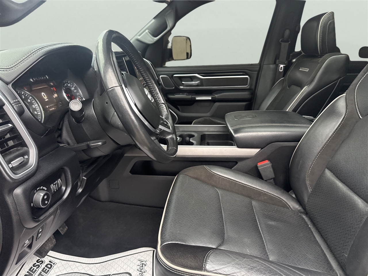 RAM 1500 Laramie 4x4 Crew Cab 5'7" Box 2020