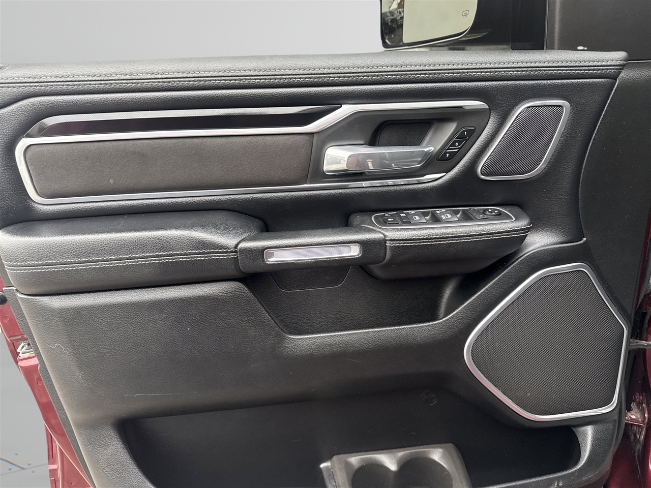 RAM 1500 Laramie 4x4 Crew Cab 5'7" Box 2020