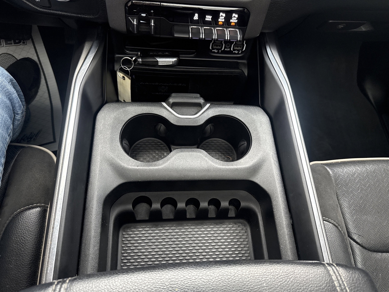 RAM 1500 Laramie 4x4 Crew Cab 5'7" Box 2020