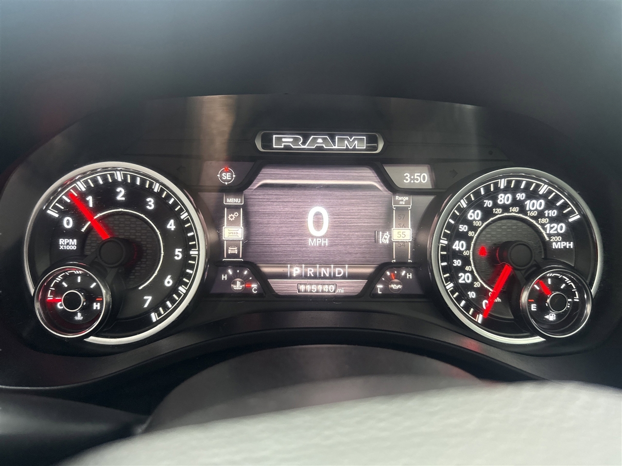 RAM 1500 Laramie 4x4 Crew Cab 5'7" Box 2020