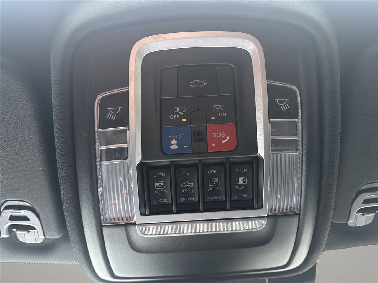 RAM 1500 Laramie 4x4 Crew Cab 5'7" Box 2020