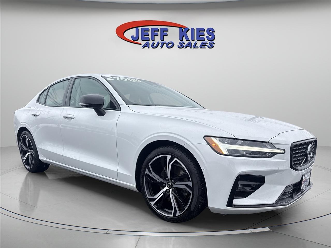 Volvo S60 B5 FWD Plus Dark Theme 2023