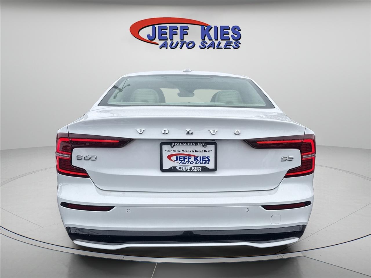 Volvo S60 B5 FWD Plus Dark Theme 2023