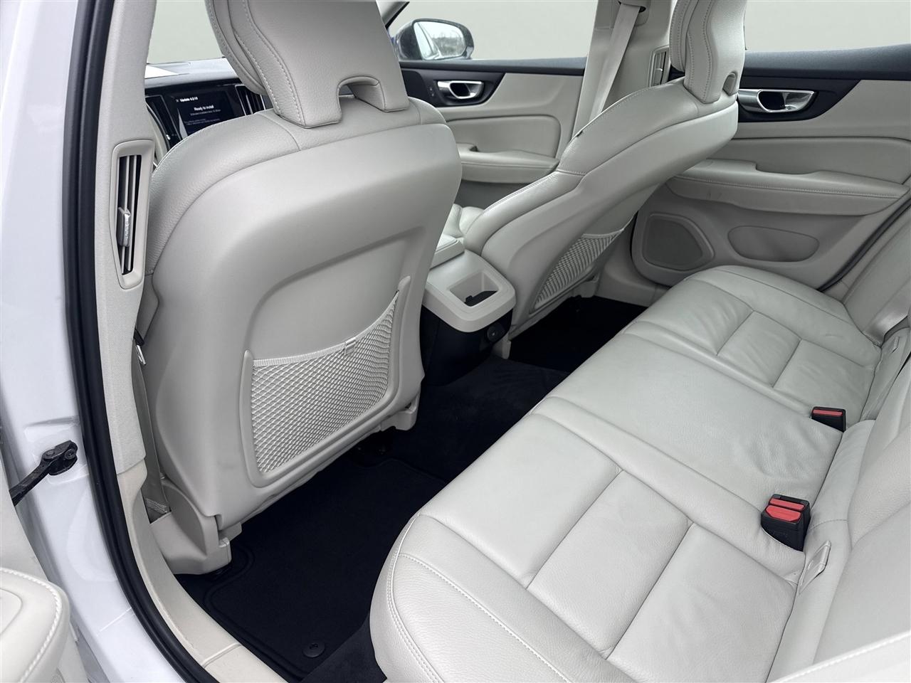 Volvo S60 B5 FWD Plus Dark Theme 2023