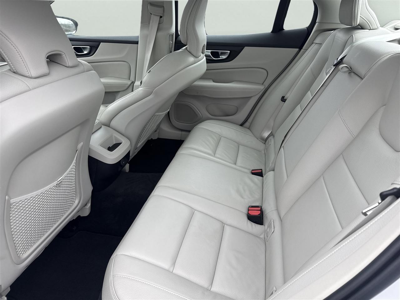 Volvo S60 B5 FWD Plus Dark Theme 2023