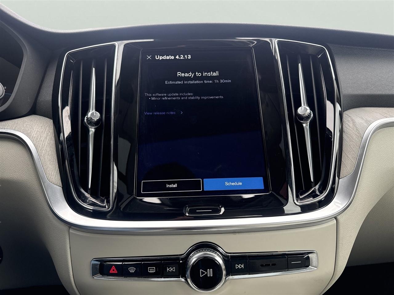 Volvo S60 B5 FWD Plus Dark Theme 2023