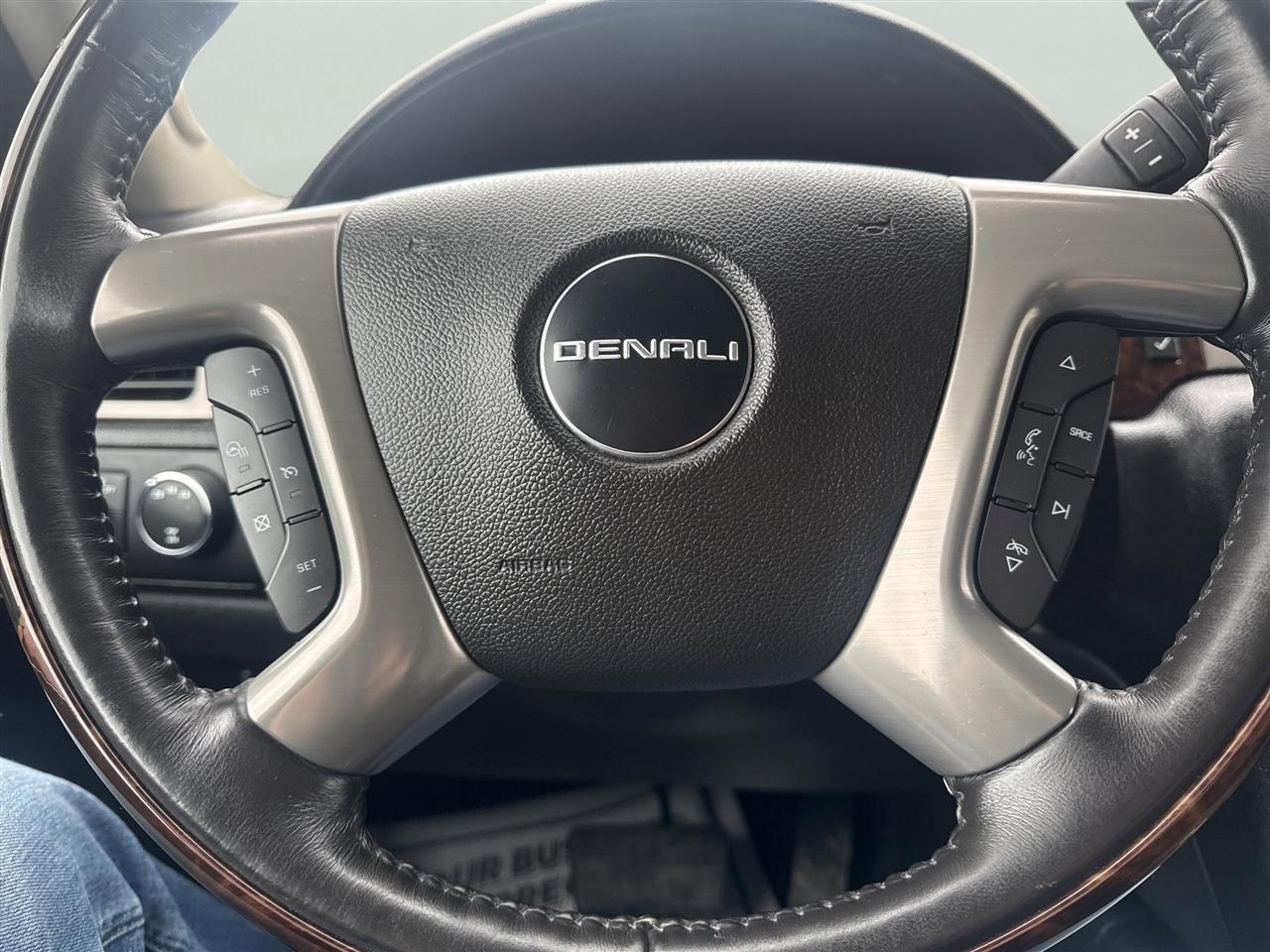 GMC Sierra 2500HD 4WD Crew Cab 153.7" Denali 2014