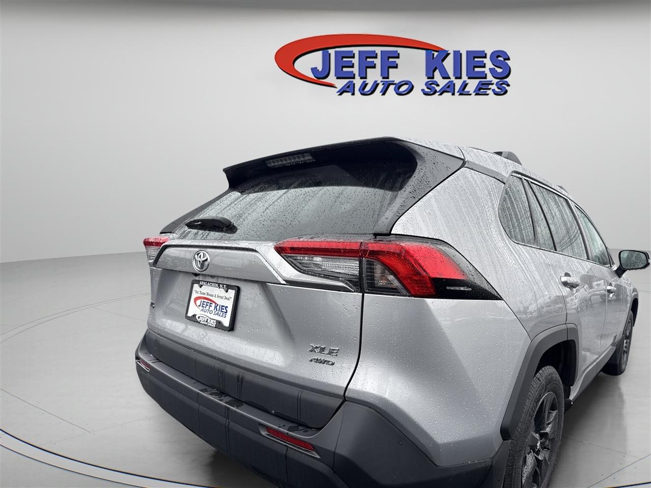 Toyota RAV4 XLE AWD (Natl) 2020