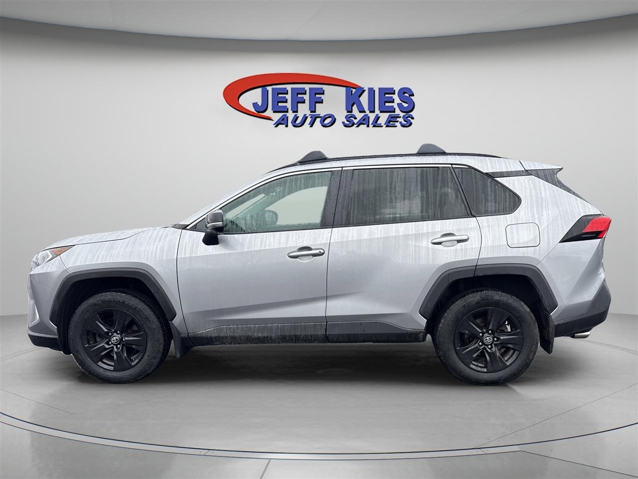 Toyota RAV4 XLE AWD (Natl) 2020