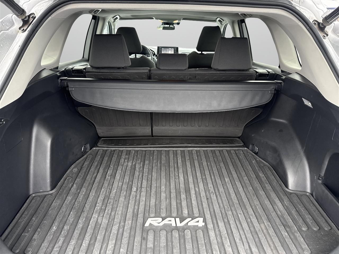 Toyota RAV4 XLE AWD (Natl) 2020