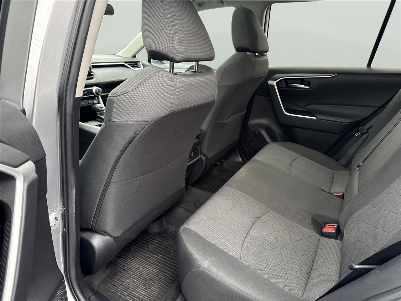 Toyota RAV4 XLE AWD (Natl) 2020