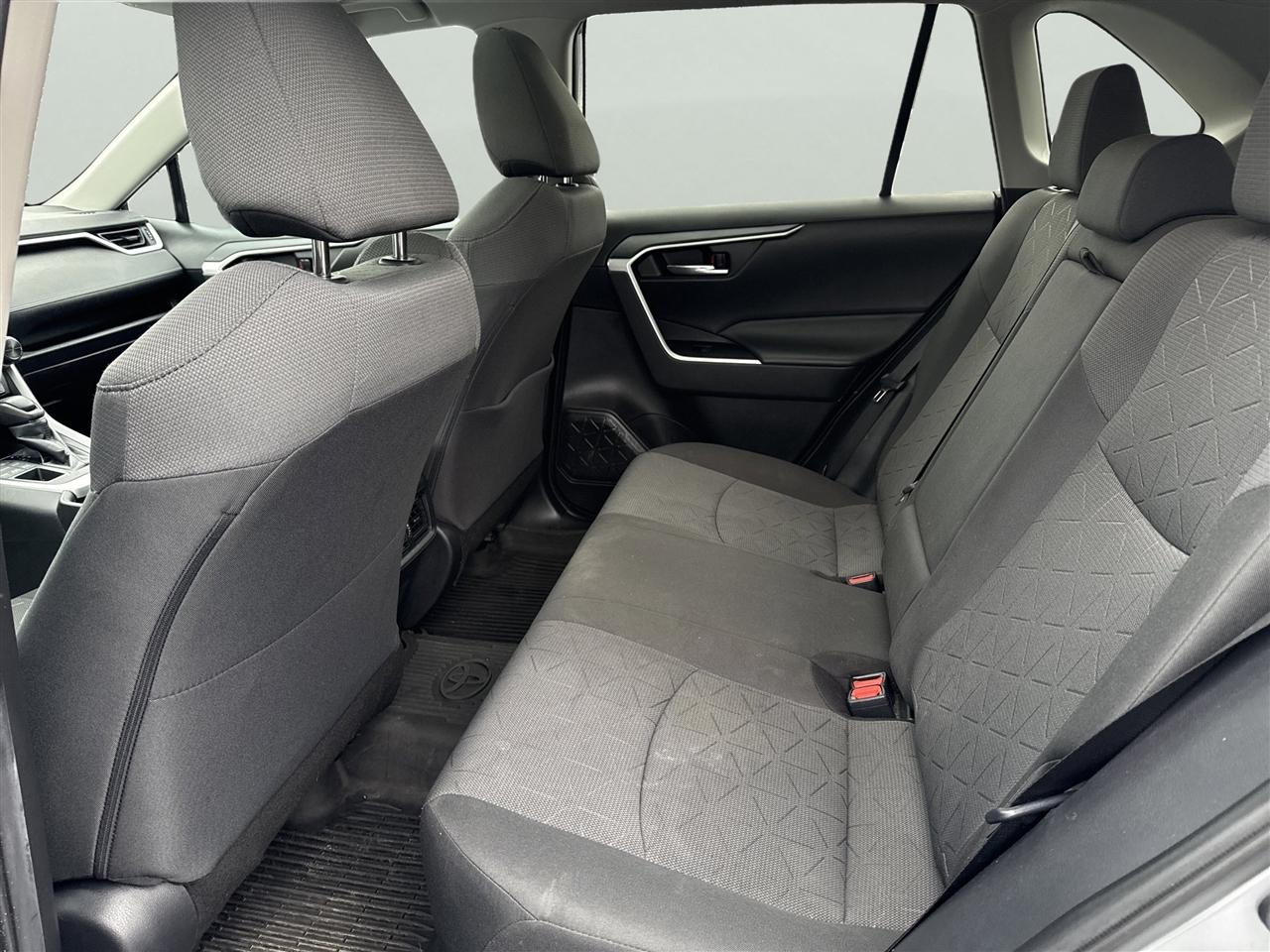 Toyota RAV4 XLE AWD (Natl) 2020