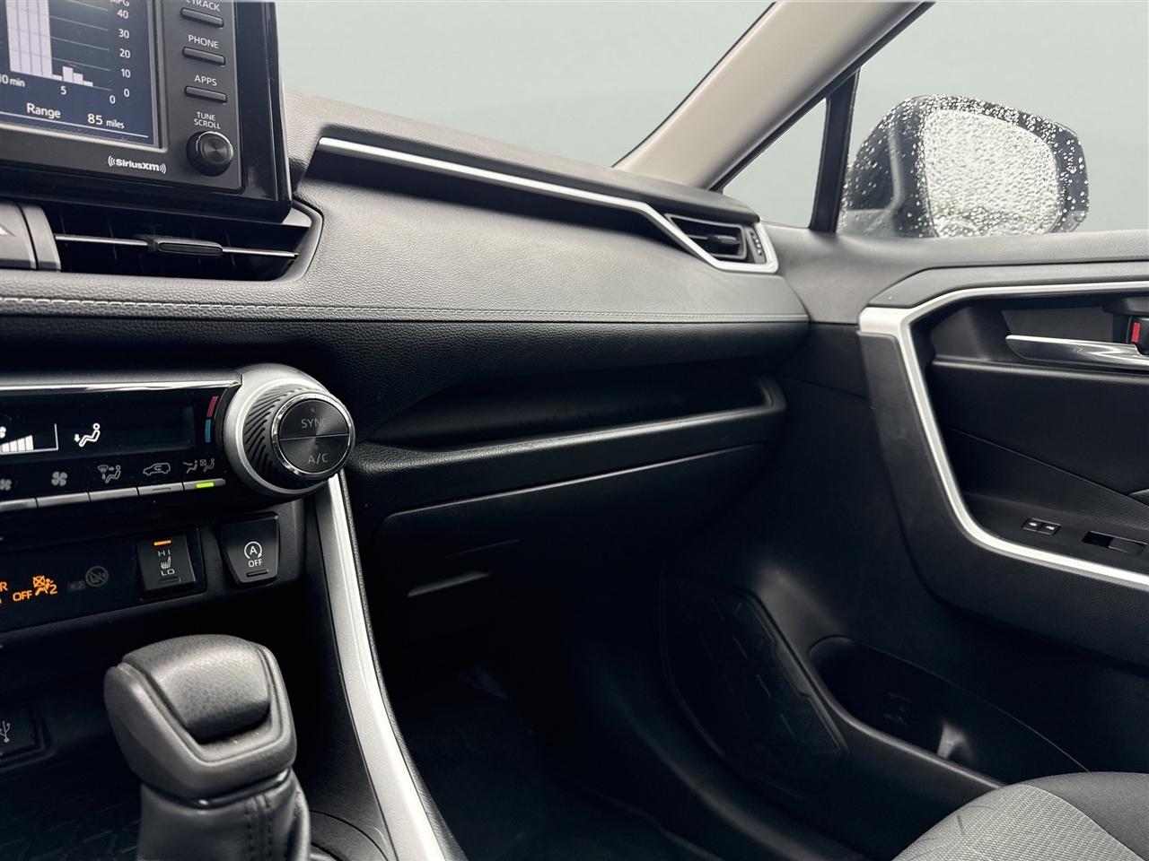 Toyota RAV4 XLE AWD (Natl) 2020