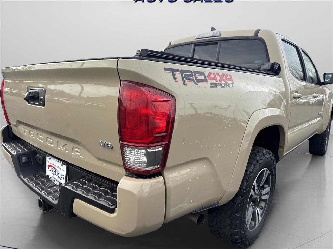 Toyota Tacoma 4WD Double Cab V6 MT TRD Off Road (Natl) 2016