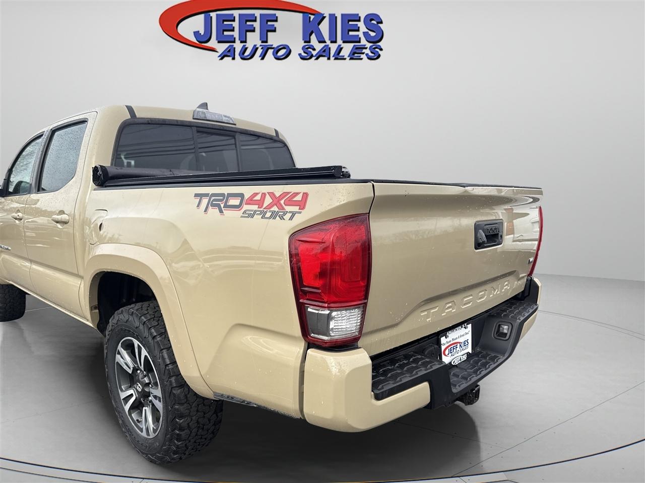 Toyota Tacoma 4WD Double Cab V6 MT TRD Off Road (Natl) 2016