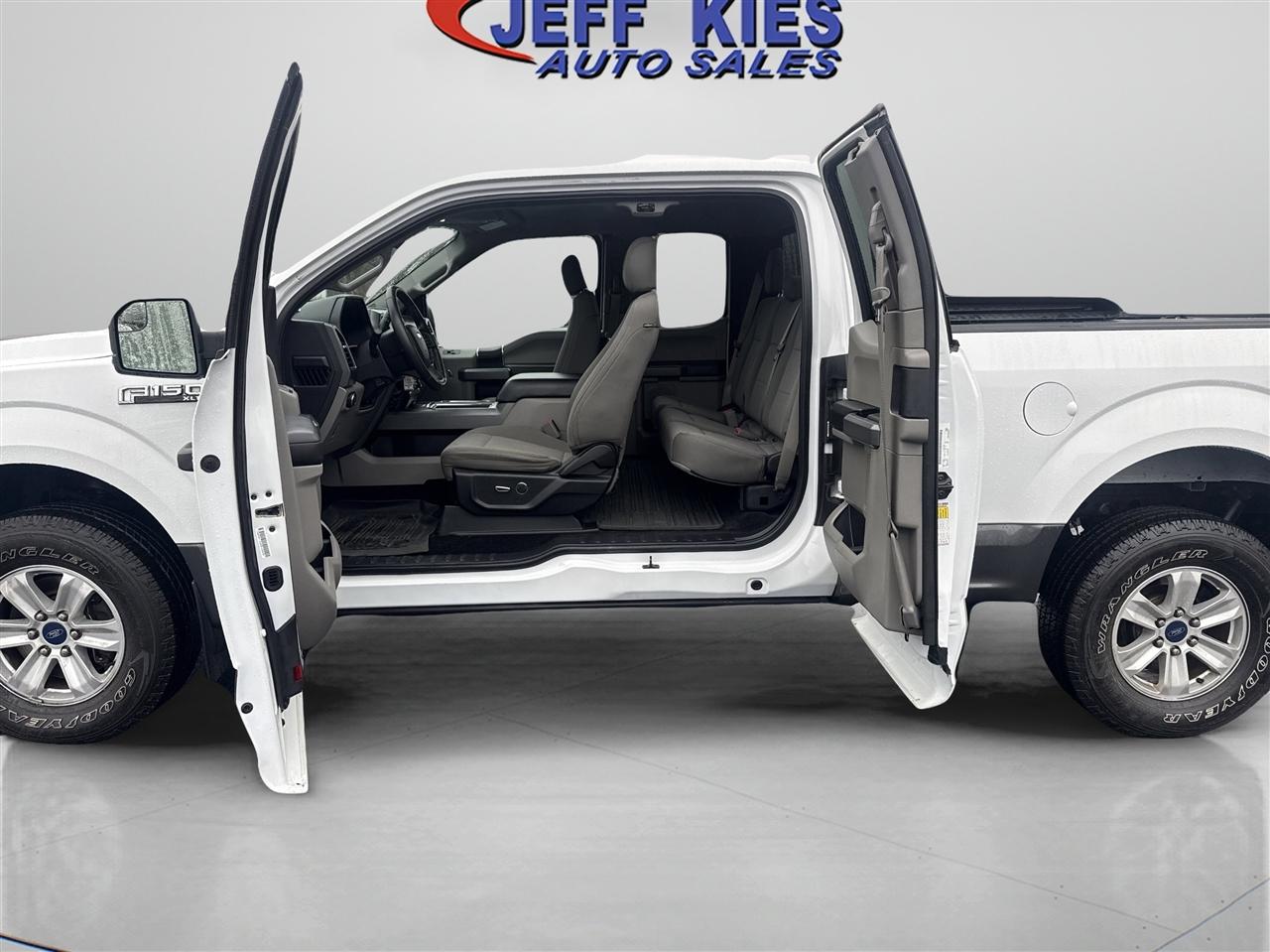 Ford F-150 Lariat 4WD SuperCab 8' Box 2017