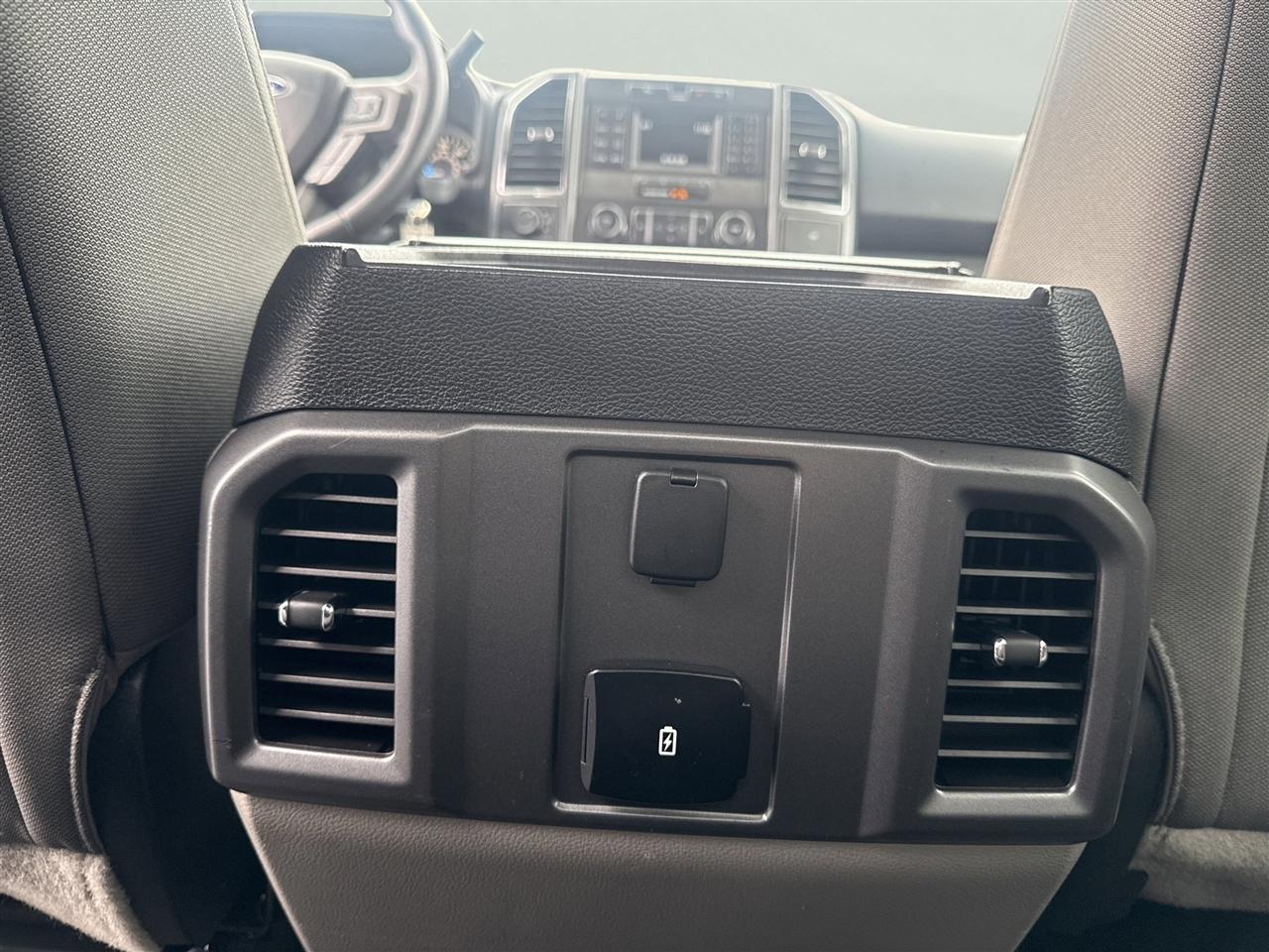 Ford F-150 Lariat 4WD SuperCab 8' Box 2017