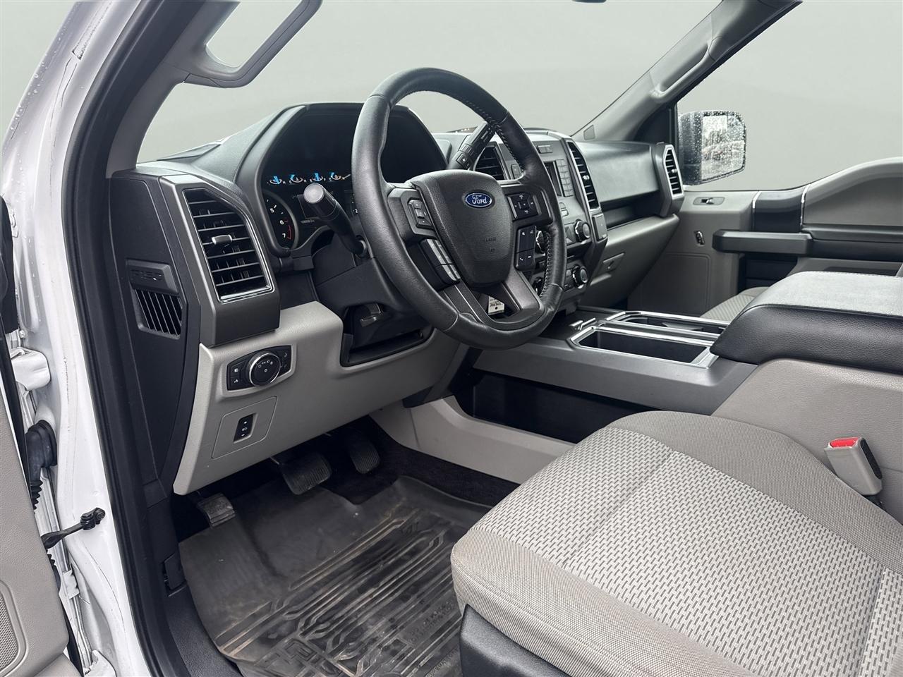 Ford F-150 Lariat 4WD SuperCab 8' Box 2017