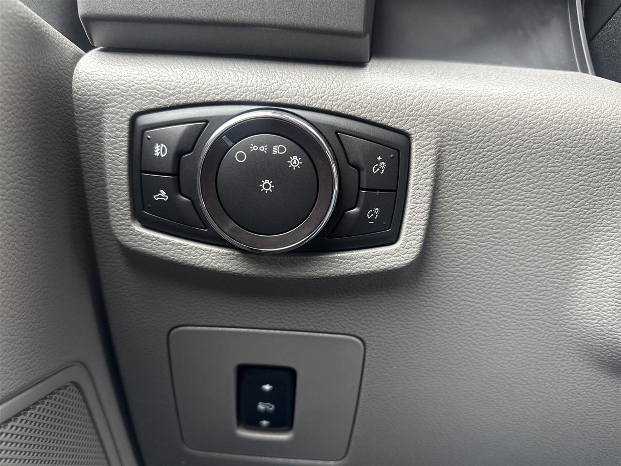 Ford F-150 Lariat 4WD SuperCab 8' Box 2017