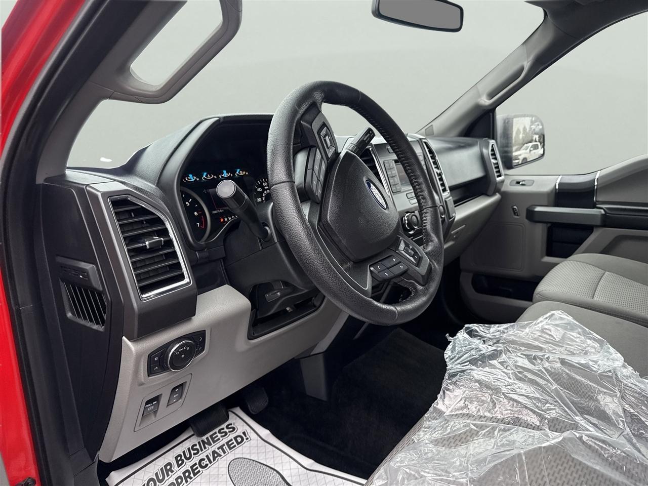 Ford F-150 4WD Reg Cab 141" XLT 2016