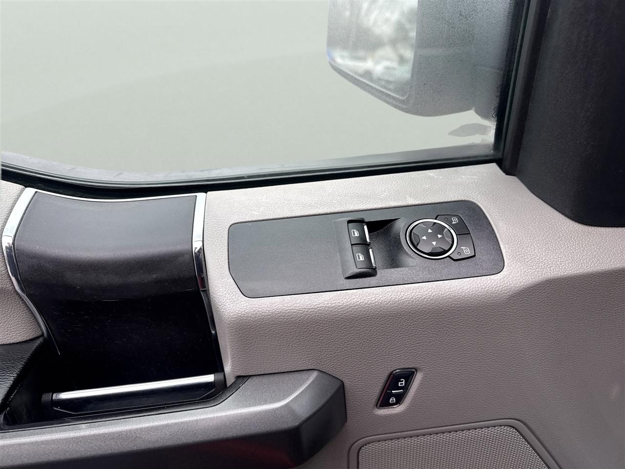 Ford F-150 4WD Reg Cab 141" XLT 2016