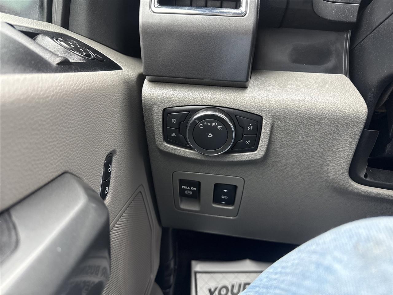 Ford F-150 4WD Reg Cab 141" XLT 2016