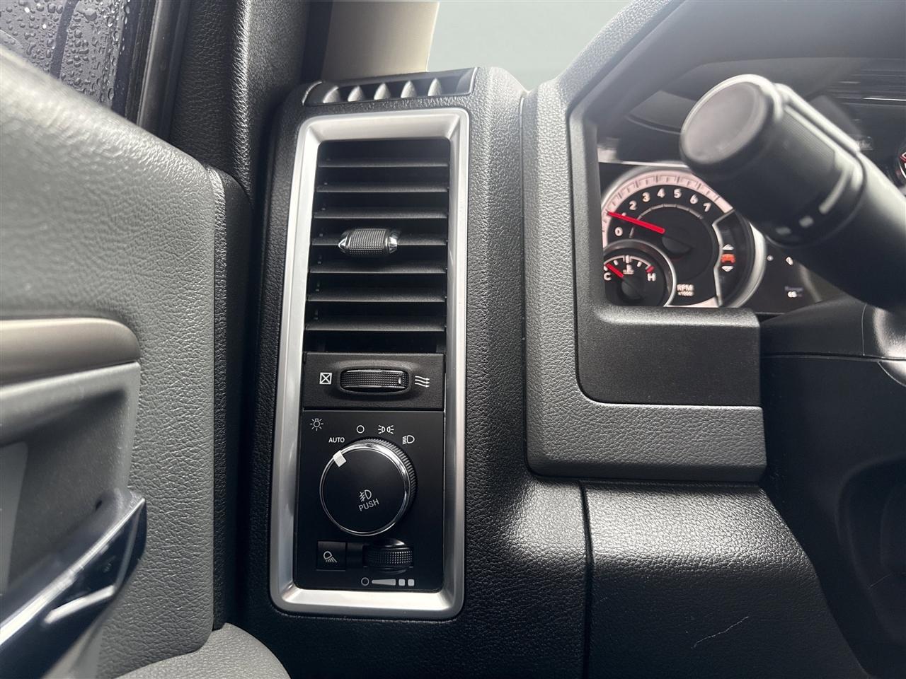 RAM 1500 Big Horn 4x4 Crew Cab 5'7" Box 2018