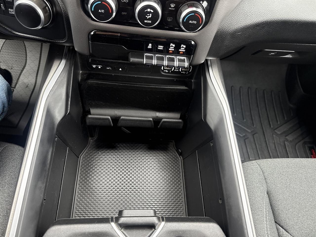 RAM 1500 Big Horn/Lone Star 4x4 Crew Cab 5'7" Box 2019