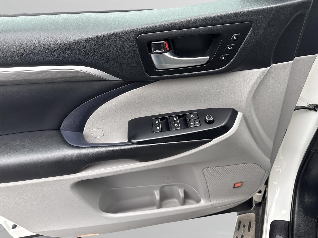 Toyota Highlander Hybrid Limited V6 AWD (Natl) 2019