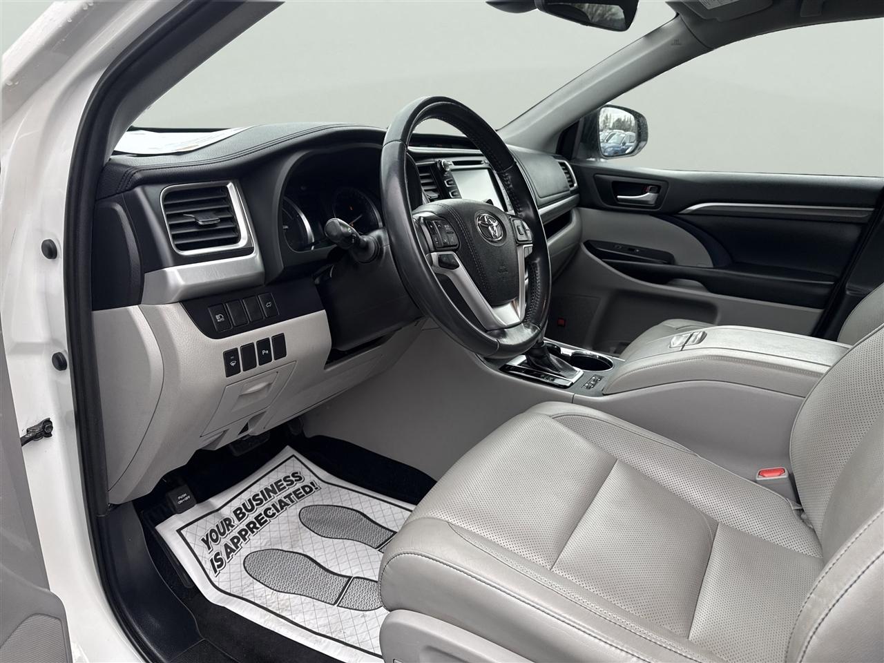 Toyota Highlander Hybrid Limited V6 AWD (Natl) 2019