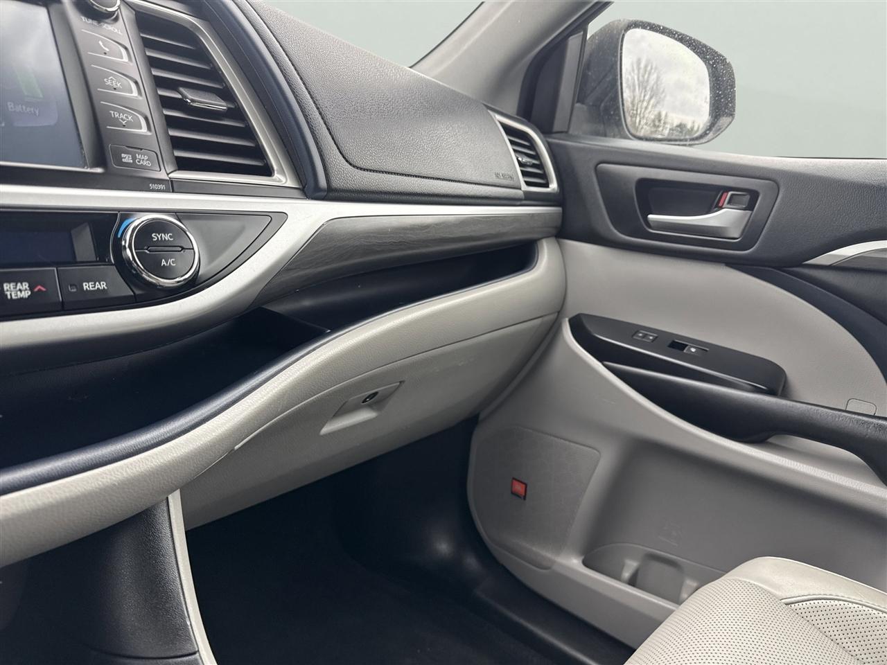 Toyota Highlander Hybrid Limited V6 AWD (Natl) 2019