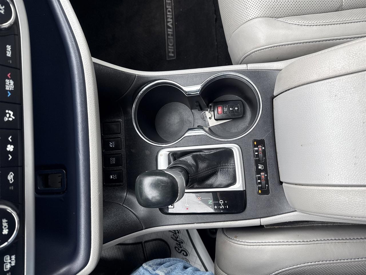 Toyota Highlander Hybrid Limited V6 AWD (Natl) 2019