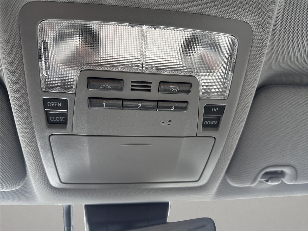 Toyota Highlander Hybrid Limited V6 AWD (Natl) 2019