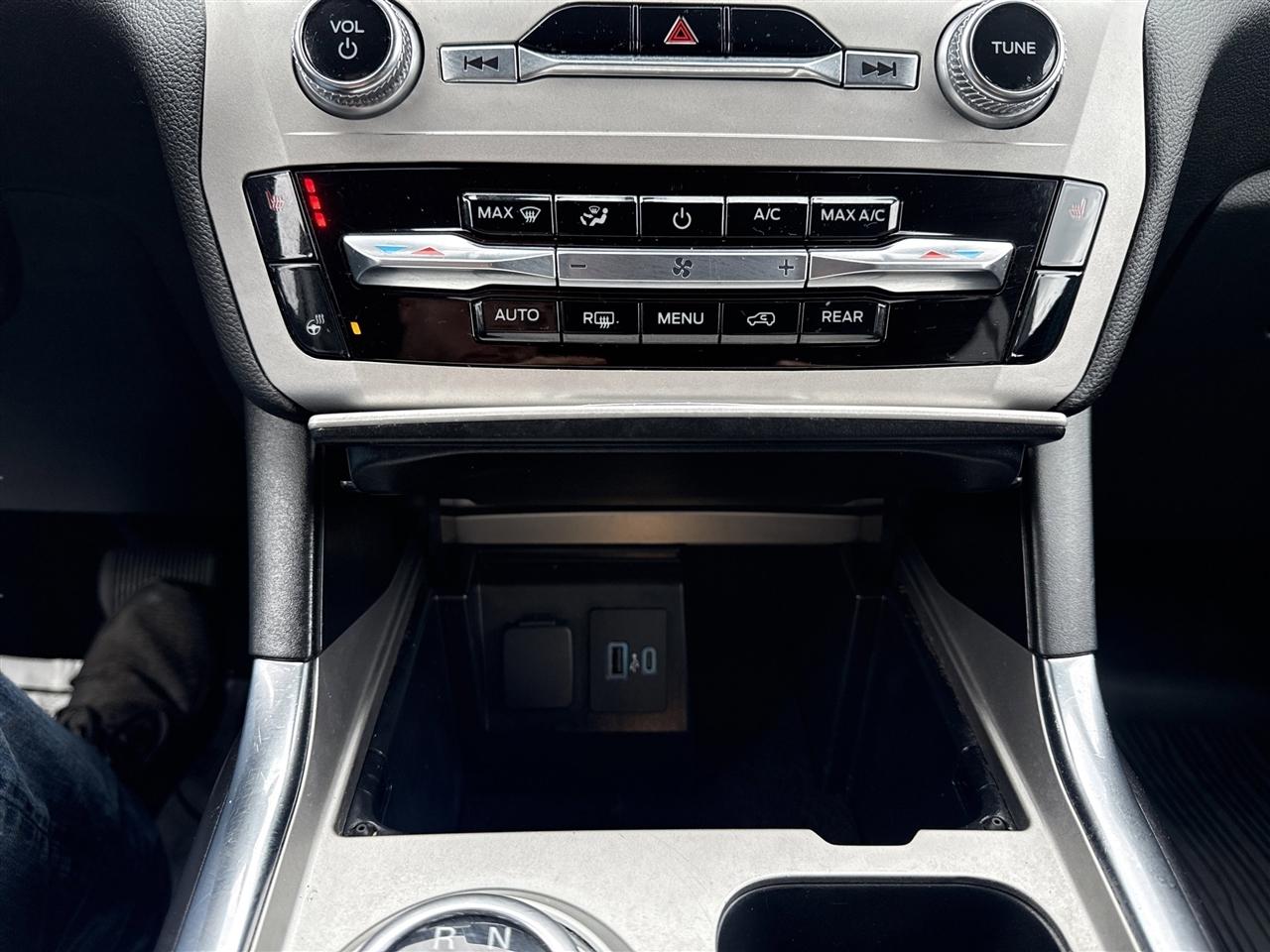 Ford Explorer XLT 4WD 2022